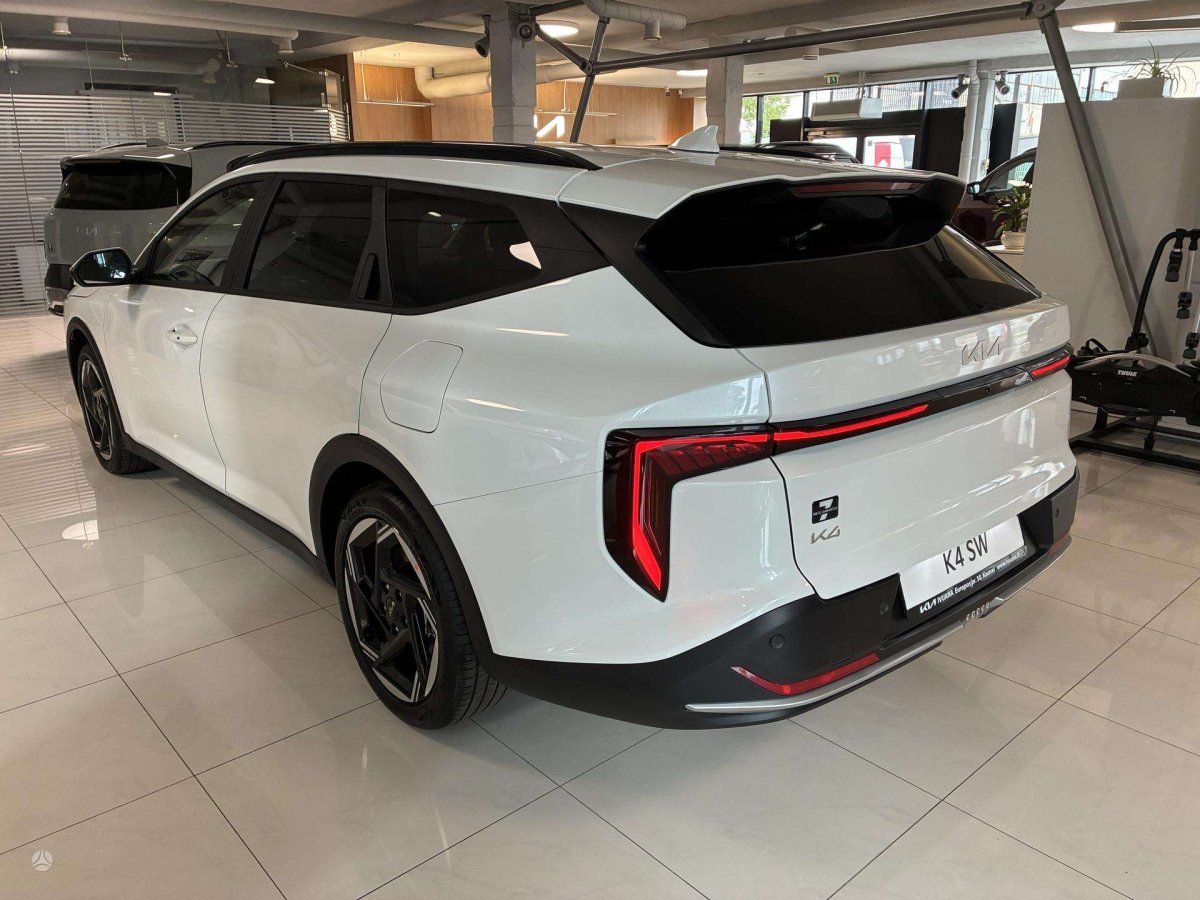 Kia K4 Universalas Benzinas